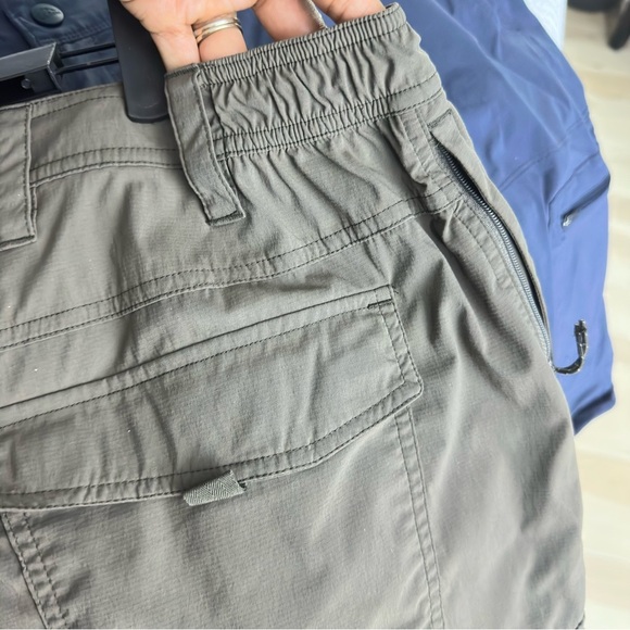 L.L. Bean Men's XL Cargo Pants Patch Secured zipper Pocket Elastic Waist - Picture 7 of 12